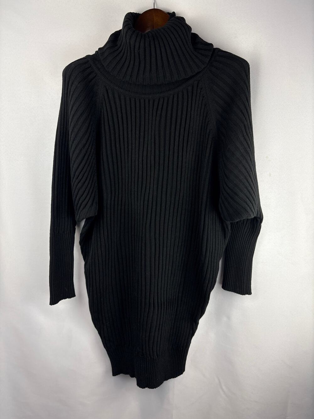 Womenโs Elegant Unique Glamor Fashion XL Black Turtleneck